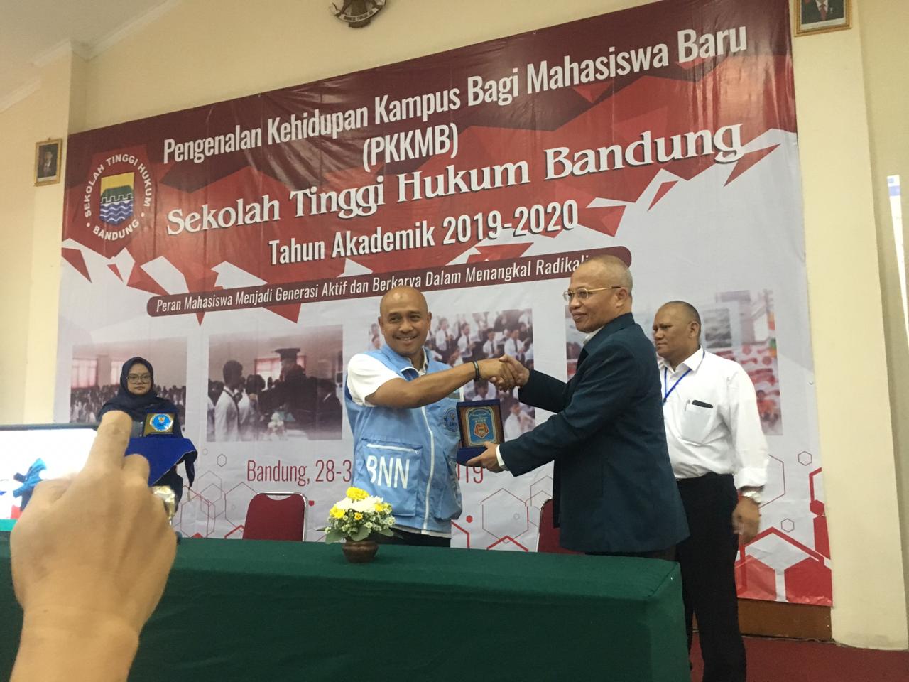 BNNP Jabar Sosialisasikan P4GN Pada Acara Pengenalan Kampus Bagi Mahasiswa Baru STHB Bandung