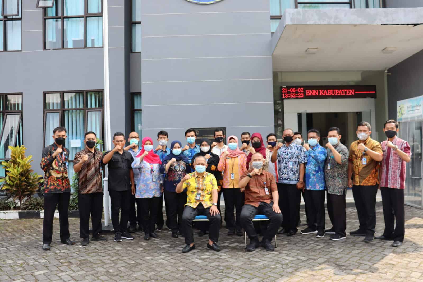 GELORAKAN WAR ON DRUGS KEPALA BNNP JAWA BARAT SAMBANGI UNIVERSITAS GARUT DAN BNNK GARUT GELORAKAN WAR ON DRUGS KEPALA BNNP JAWA BARAT SAMBANGI UNIVERSITAS GARUT DAN BNNK GARUT
