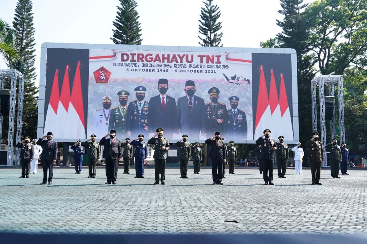 KEPALA BNNP JAWA BARAT HADIRI UPACARA PERINGATAN HUT KE-76 TNI DI KODAM III/SILIWANGI