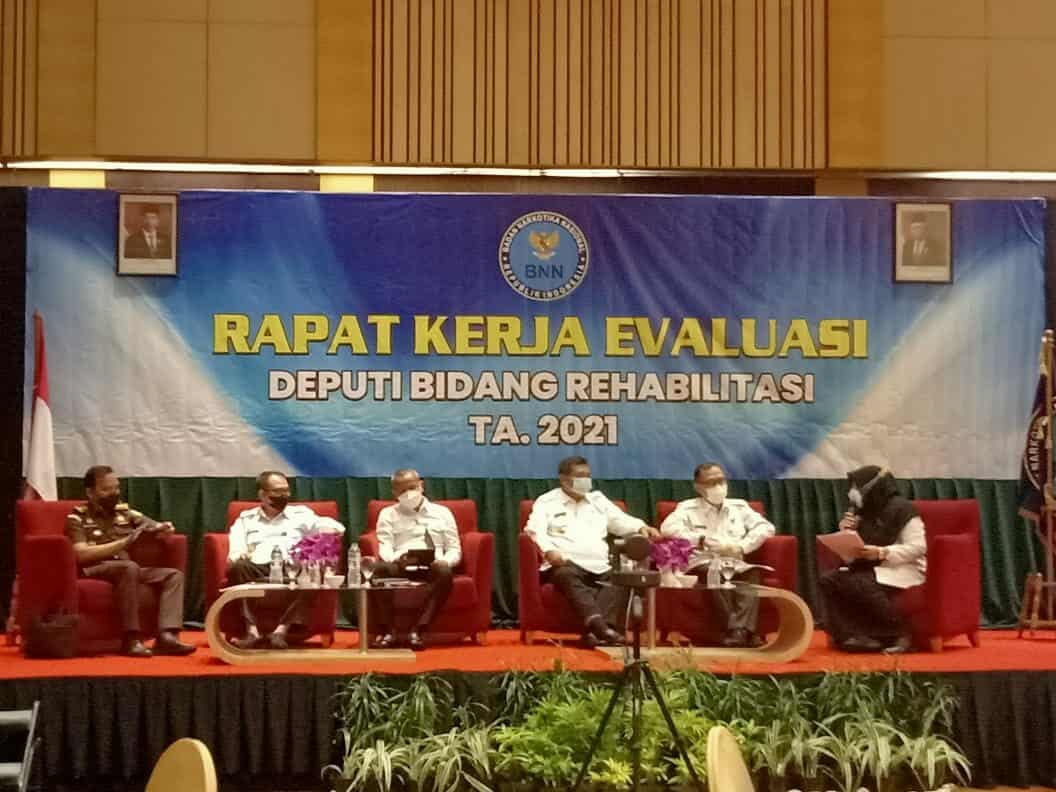 BNNP JAWA BARAT SATKER PENYELENGGARA SNI 8807 : 2019 DENGAN KATEGORI KOMITMEN TERBAIK TAHUN 2021 WhatsApp Image 2021 12 14 at 12.31.04