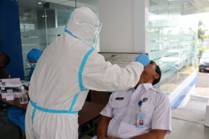CEGAH VARIAN OMICRON, SATGAS COVID-19 BNNP JAWA BARAT GENCAR LAKUKAN TESTING.