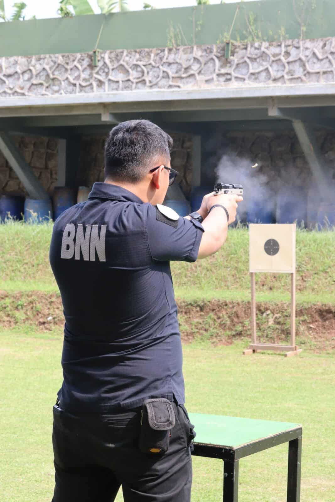 PERTAJAM KEMAMPUAN MENEMBAK, BNNP JAWA BARAT GELAR LATIHAN MENEMBAK