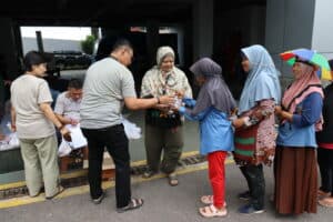 RAJUT KEBERSAMAAN DAN PERERAT KEPEDULIAN TERHADAP SESAMA, BNNP JAWA BARAT SEMBELIH HEWAN QURBAN