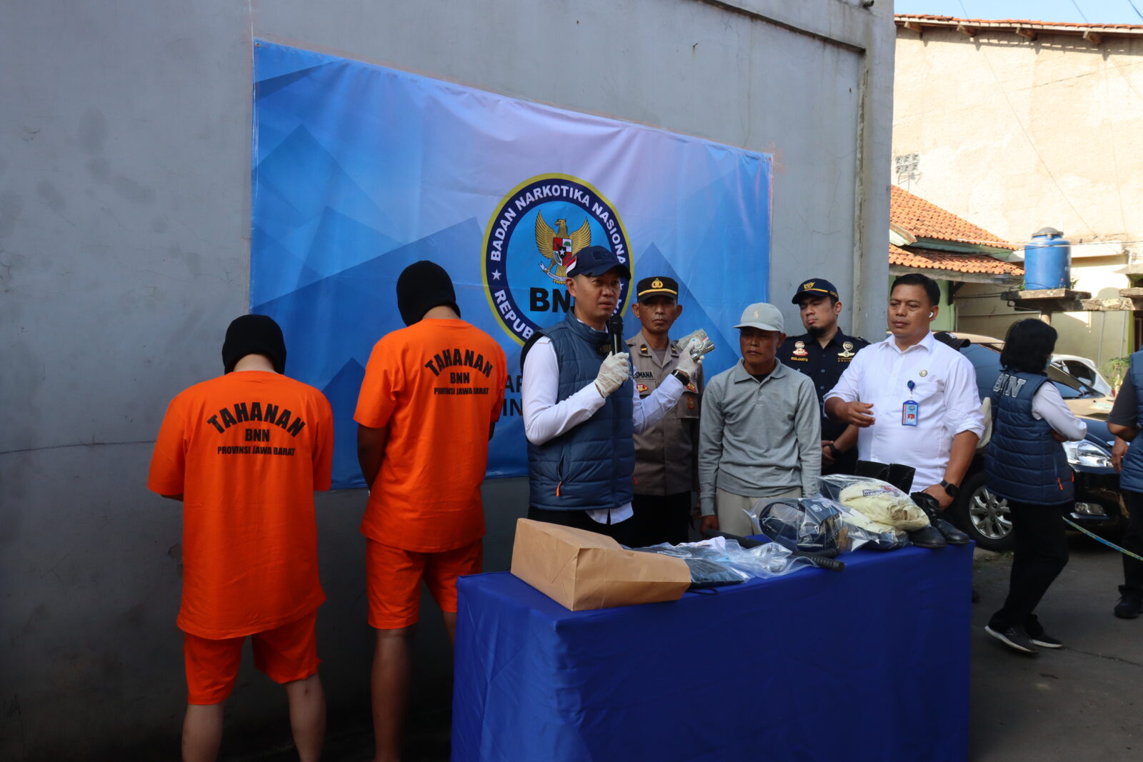 BADAN NARKOTIKA NASIONAL (BNN) PROVINSI JAWA BARAT KEMBALI BERHASIL MENGUNGKAP PEREDARAN GELAP NARKOTIKA JENIS GANJA BADAN NARKOTIKA NASIONAL (BNN) PROVINSI JAWA BARAT KEMBALI BERHASIL MENGUNGKA